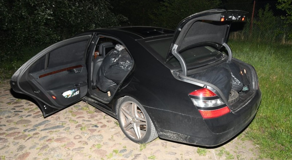 Nielegalny tytoń w Mercedesie