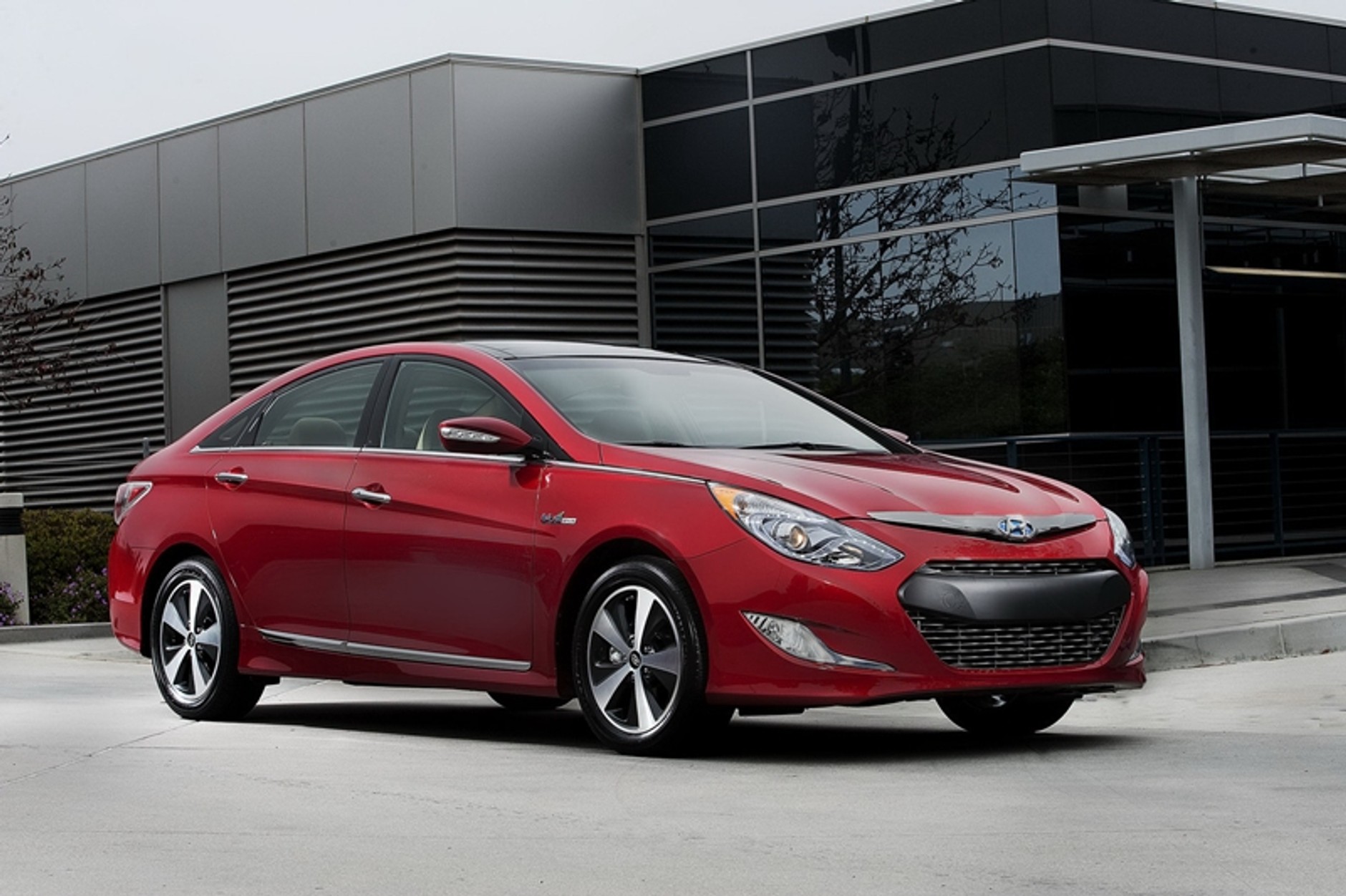 Hyundai i40 na Ciebie patrzy