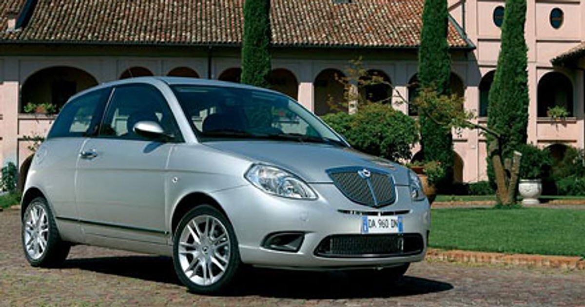 Lancia uczci w Paryżu stulecie marki nowym modelem Ypsilon