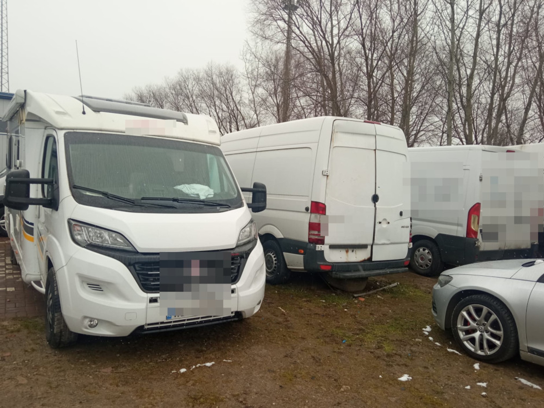 Grupa "Kobra" zlikwidowała "dziuplę". Części leżały prawie jak na półkach w sklepie