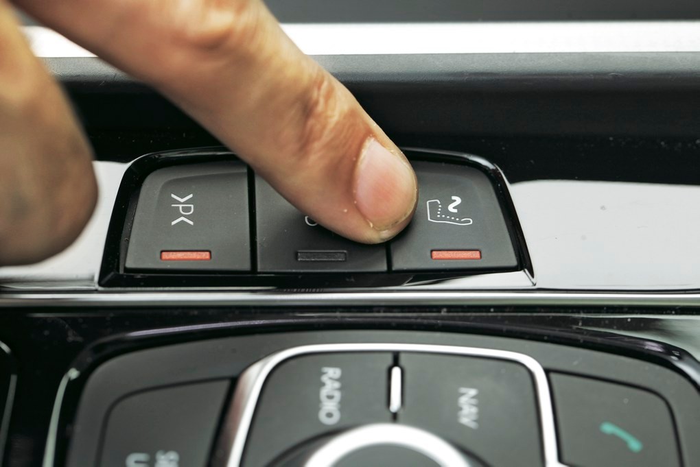 Peugeot 508 RXH przycisk masażu