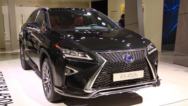 Lexus RX z wnętrzem stworzonym przez twórcę fortepianów