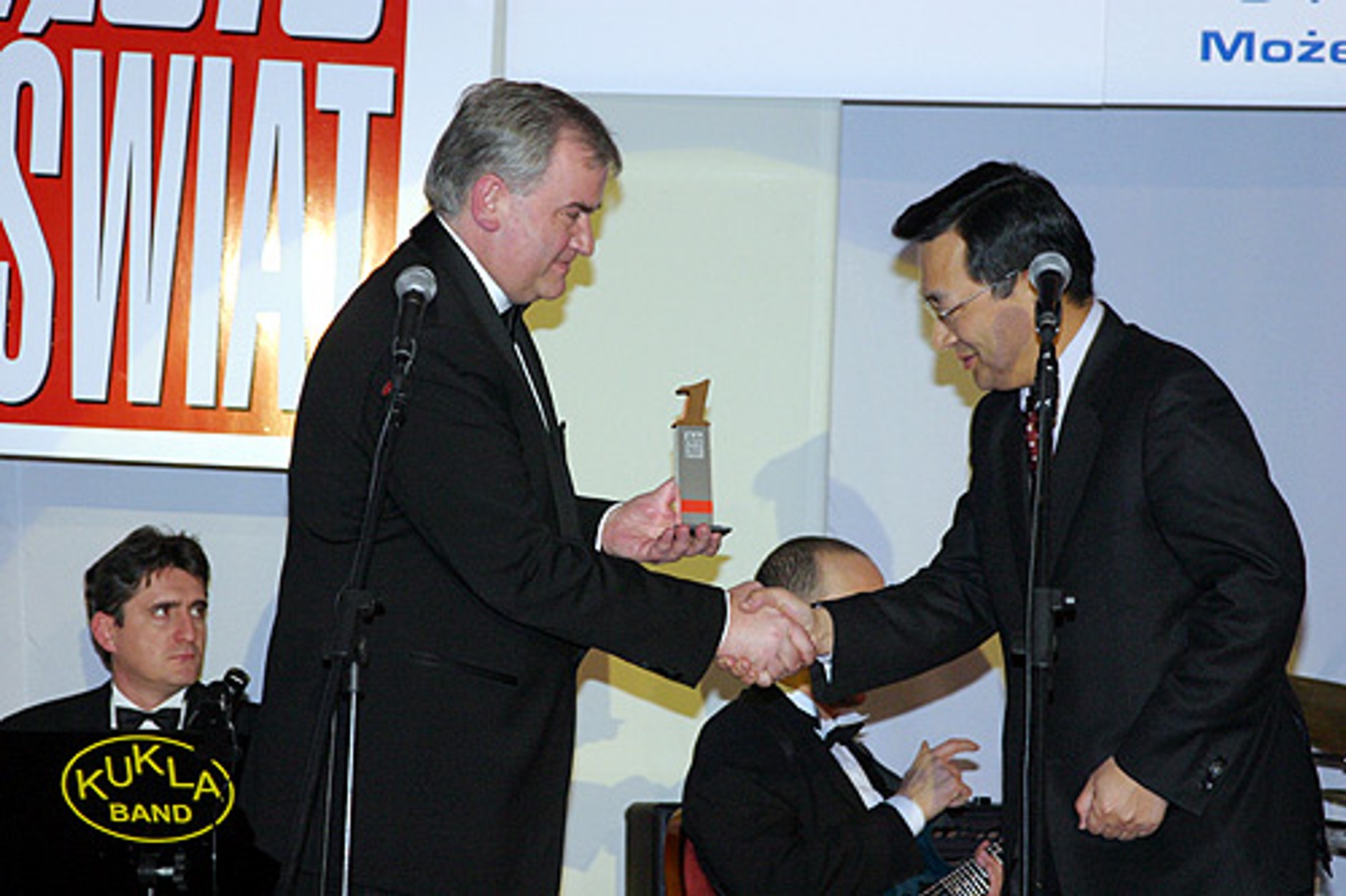 Tytuły dla Toyoty Avensis