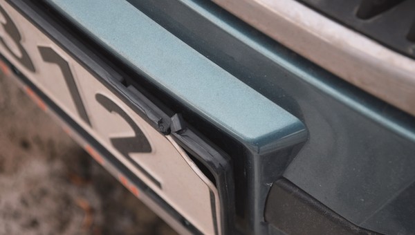 Przerobił tablicę rejestracyjną. Sąd go uniewinnił