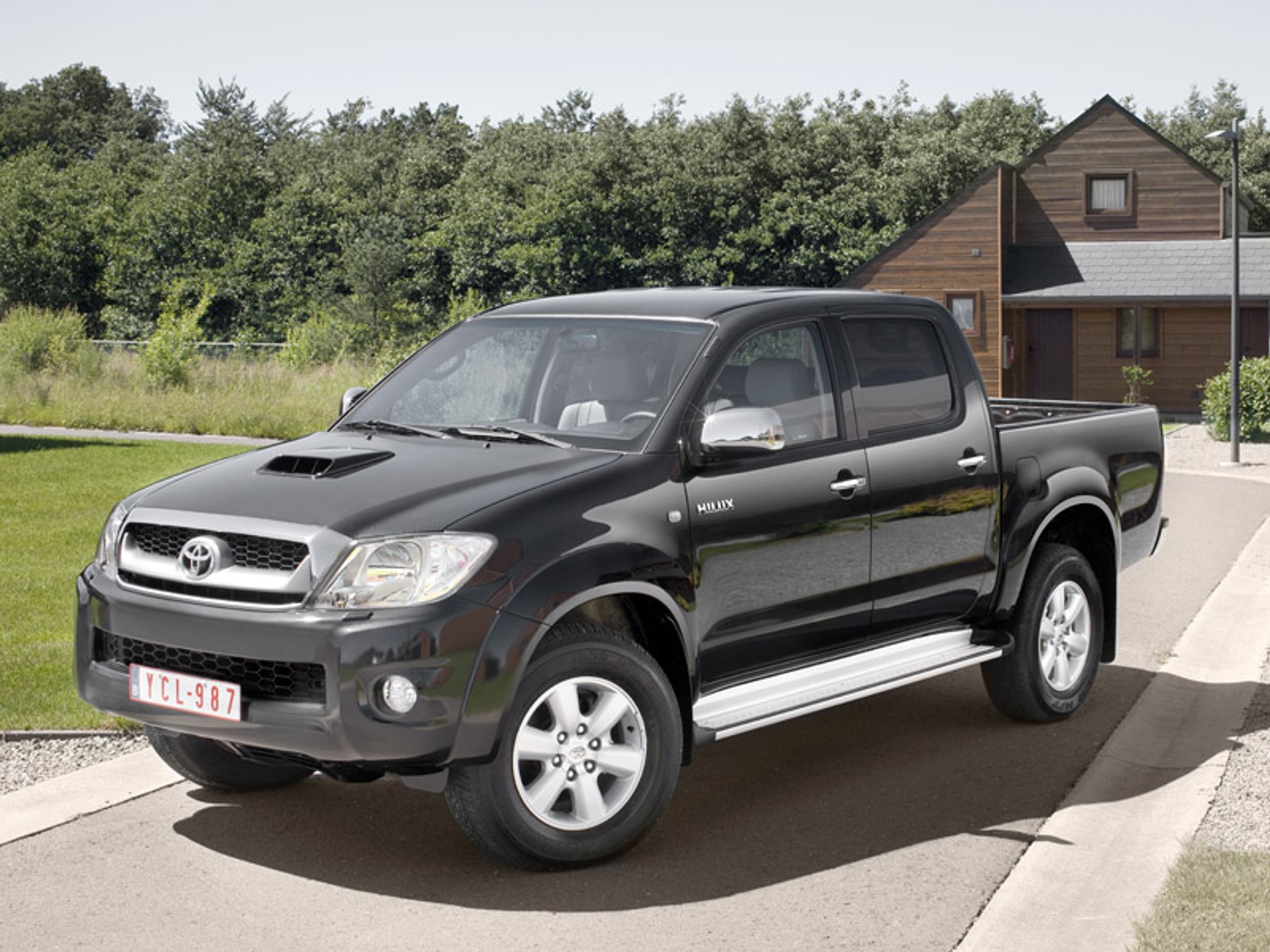 Toyota Hilux: restyling pickupa na nowy rok modelowy