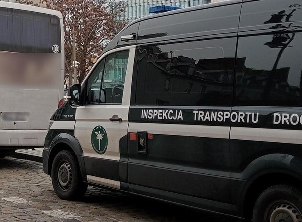 Prowadziła autobus pełen dzieci, choć jej w nim nie było