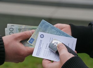 Sprzedajesz auto. A co z polisą OC?