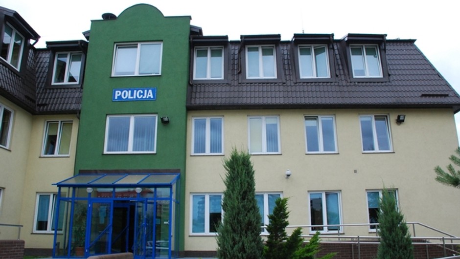 16-letni mieszkaniec Gdańska ukradł samochód i uderzył w radiowóz