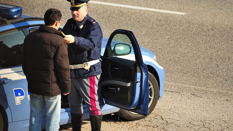 Włoska policja – kontrola drogowa
