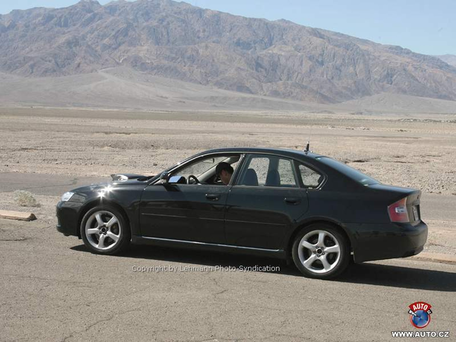 Zdjęcia szpiegowskie: Subaru Turbo w Dolinie Śmierci