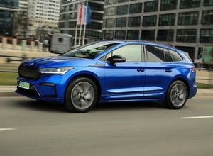 Skoda Enyaq iV 80X Sportline – co daje drugi silnik?