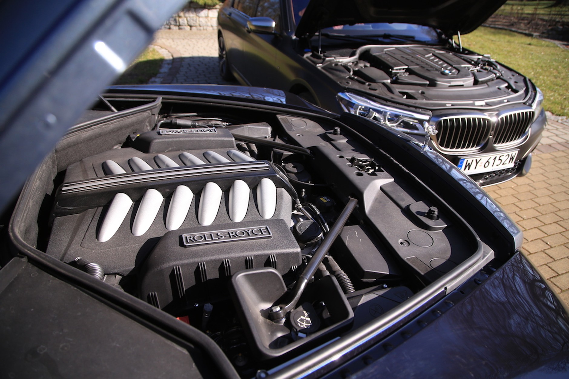 Rolls-Royce Ghost vs BMW M760