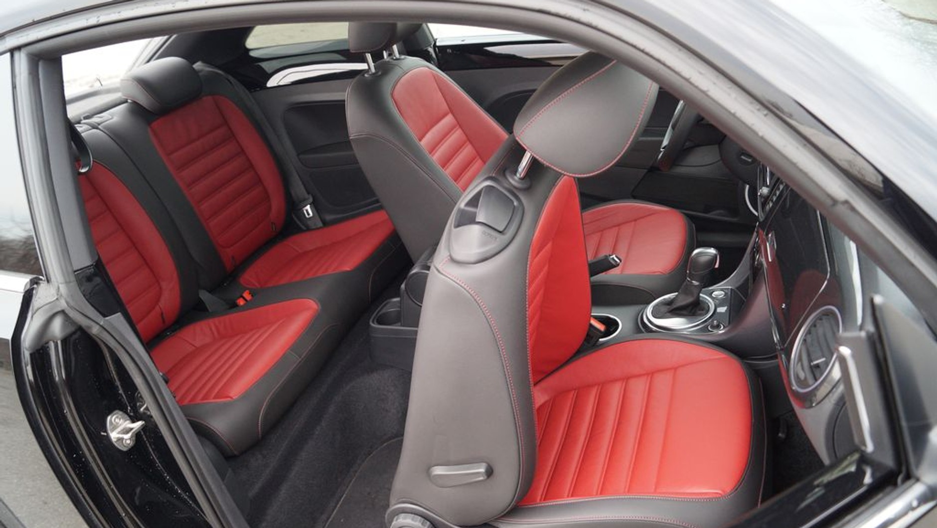 Volkswagen Beetle R-Line 2.0 TSI - stylowe wnętrze