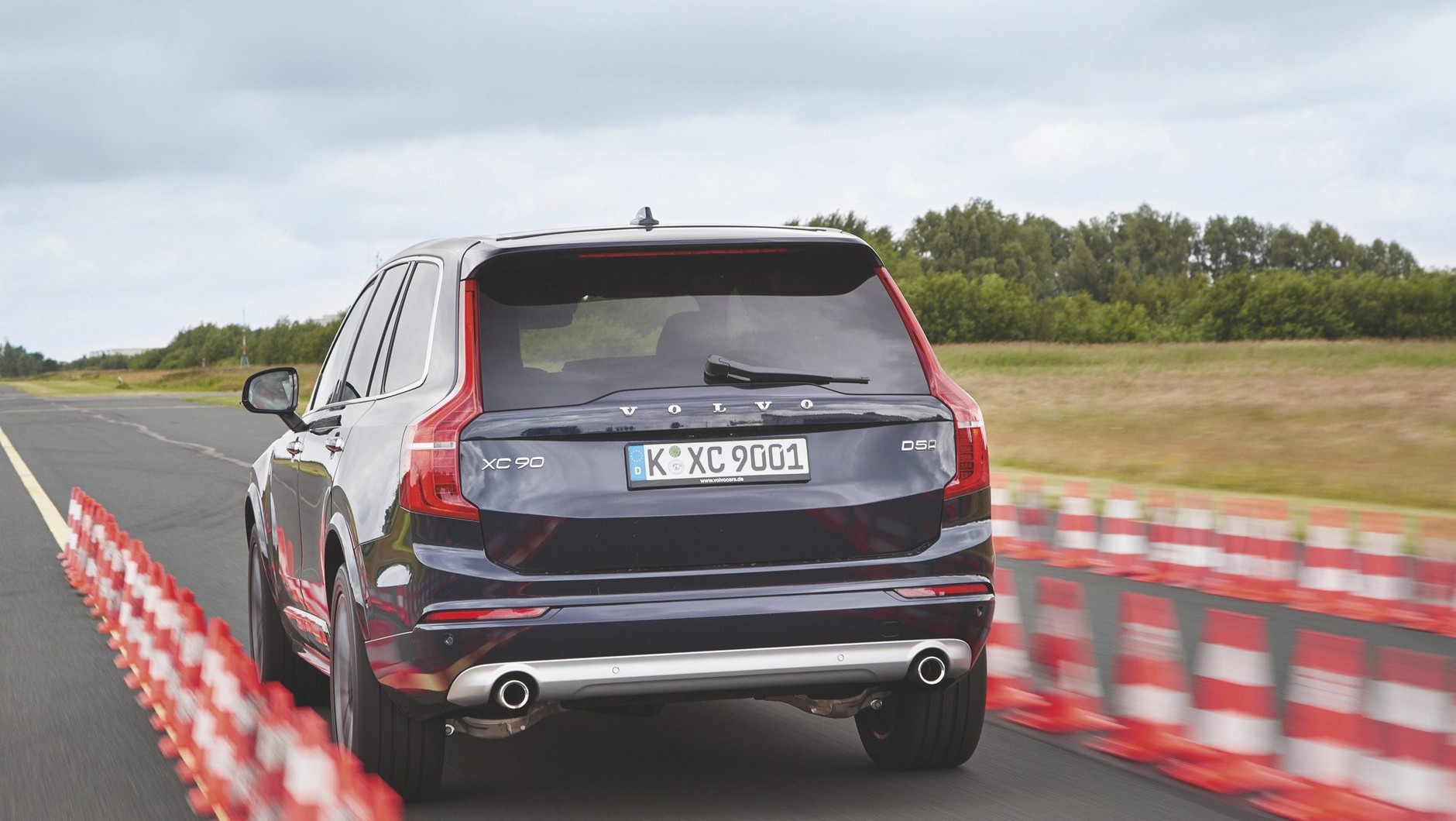 Porównanie: BMW X5 xDrive 25d, Hyundai Santa Fe 2.2 CRDI, Volkswagen Touareg 3.0 TDI V6, Volvo XC90 D5 AWD