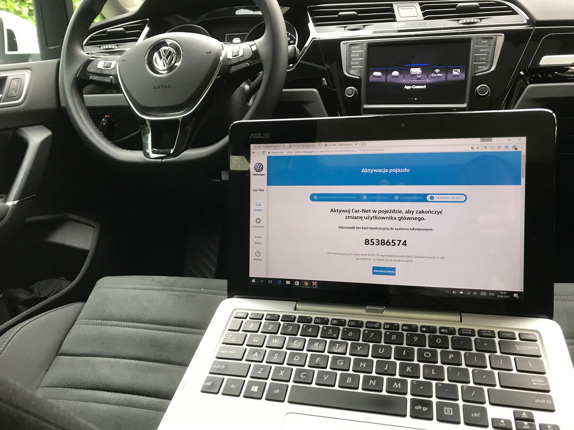 Jak założyć konto umożliwiające komunikowanie się telefonu z autem?