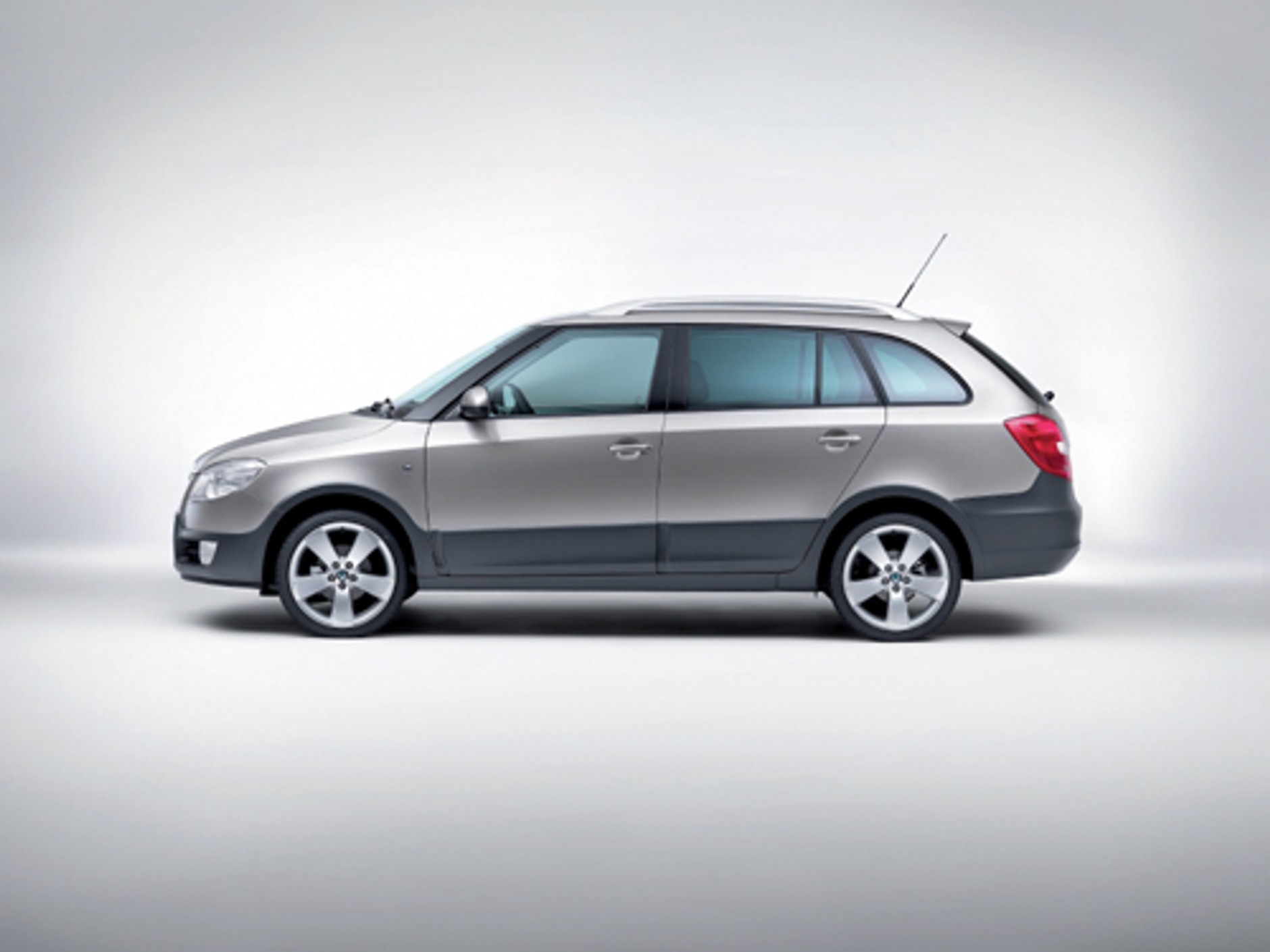 Skoda Fabia Scout - Kombi w terenowym ubranku