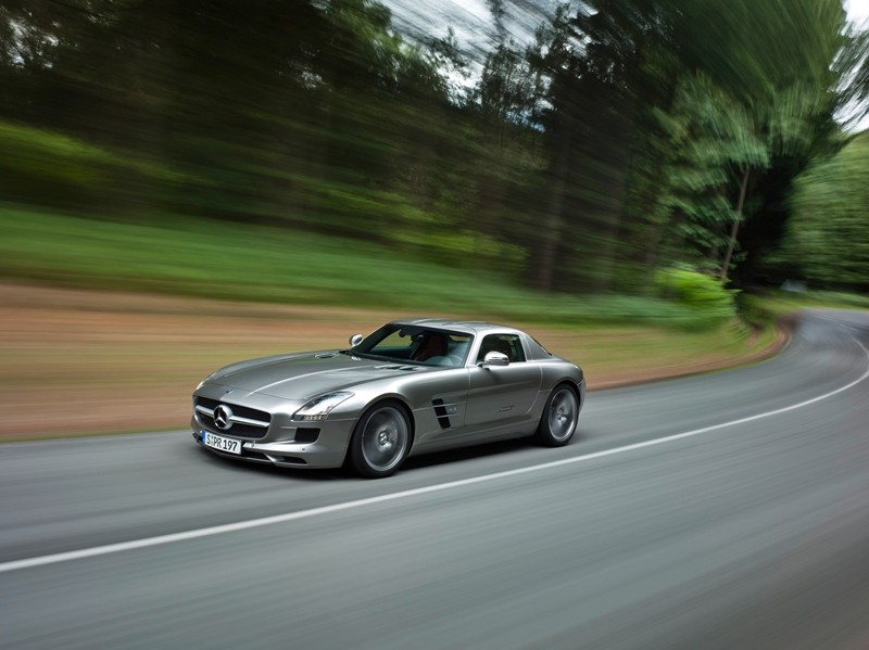 Mercedes SLS AMG w całej okazałaości