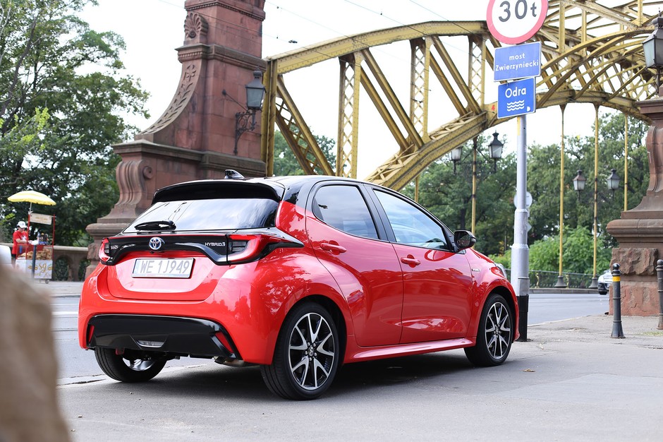 Nowa Toyota Yaris - ta hybryda ma naprawdę sens