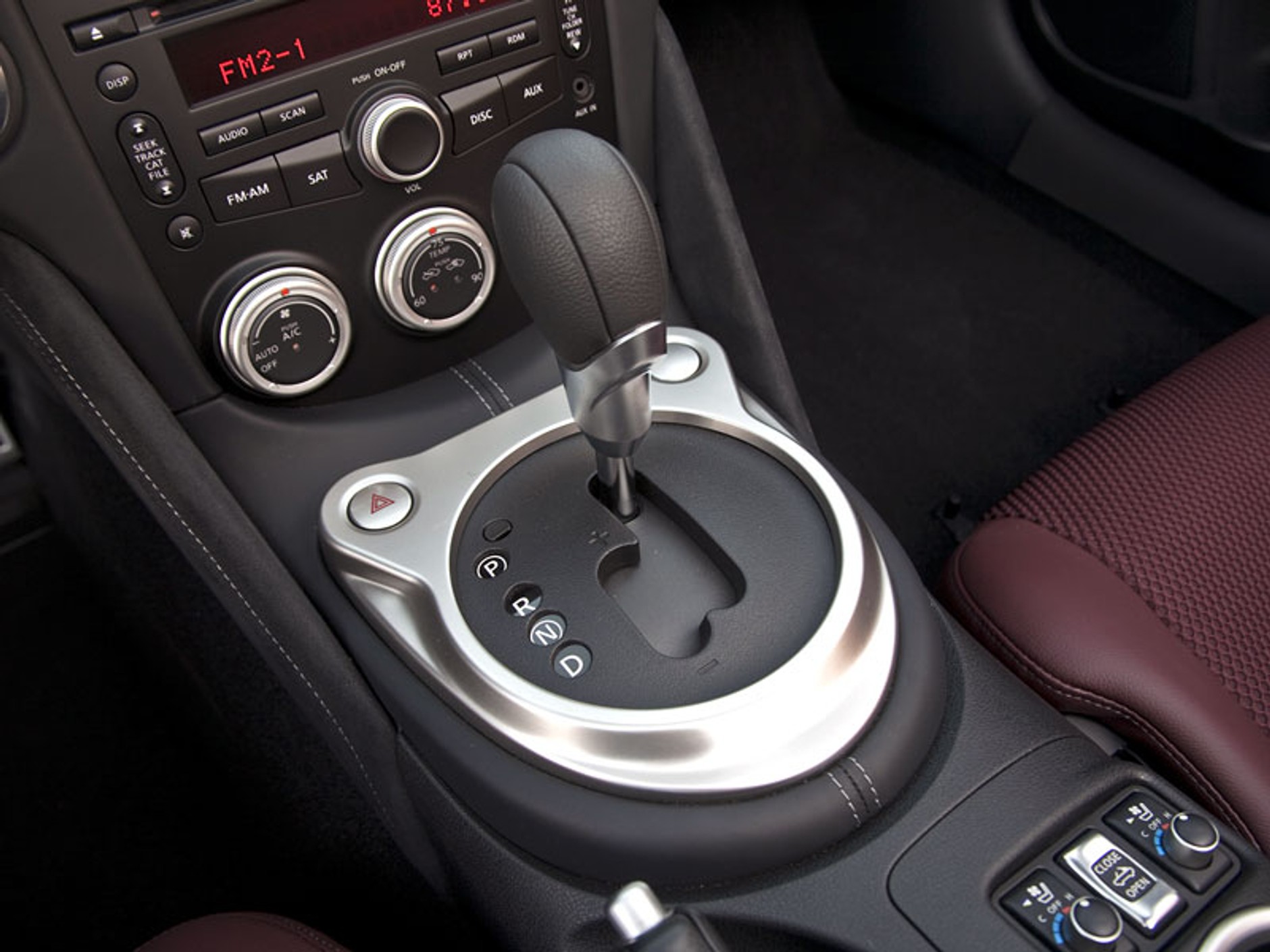 Nowy Jork 2009: Nissan zaprezentował model 370Z Roadster