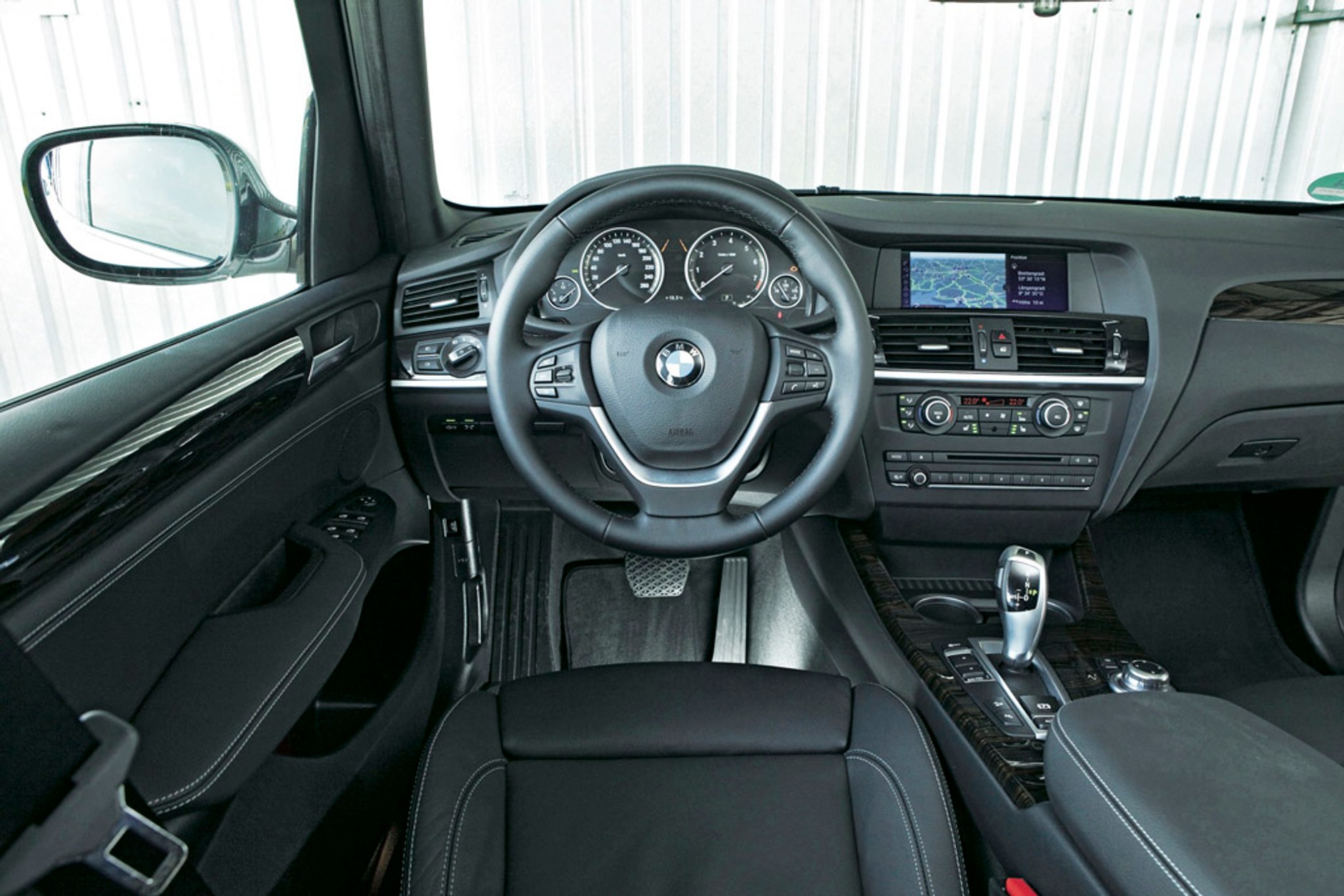 Audi Q5 kontra BMW X3 i VW Tiguan: który SUV okaże się najlepszy