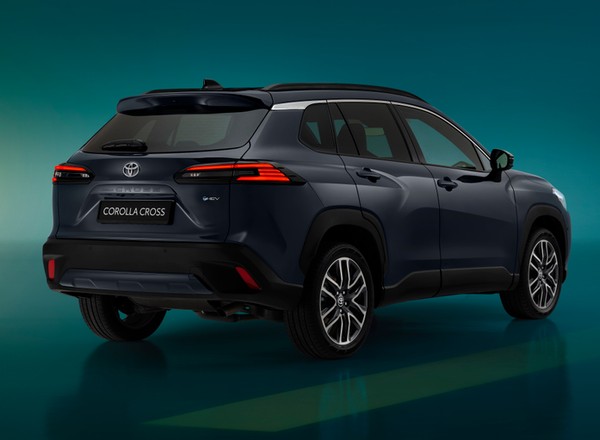 Nowa Toyota Corolla Cross ma już polskie ceny. Na premierę dwa cenniki