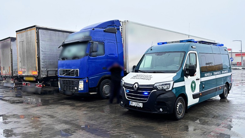 Zespół pojazdów zatrzymany przez mazowieckich inspektorów