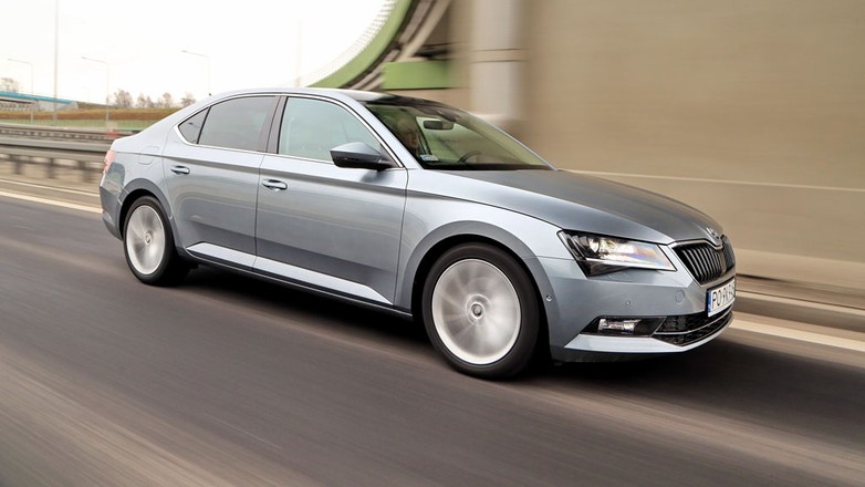 Skoda Superb 1.4 TSI ACT Style - klasa średnia małolitrażowa