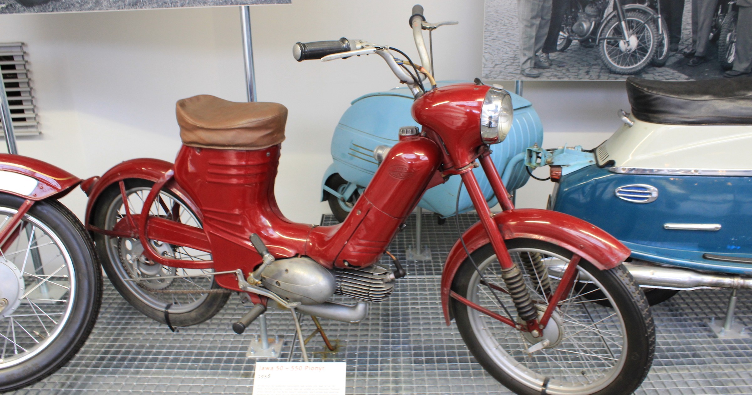 Zabytkowy motorower Jawa