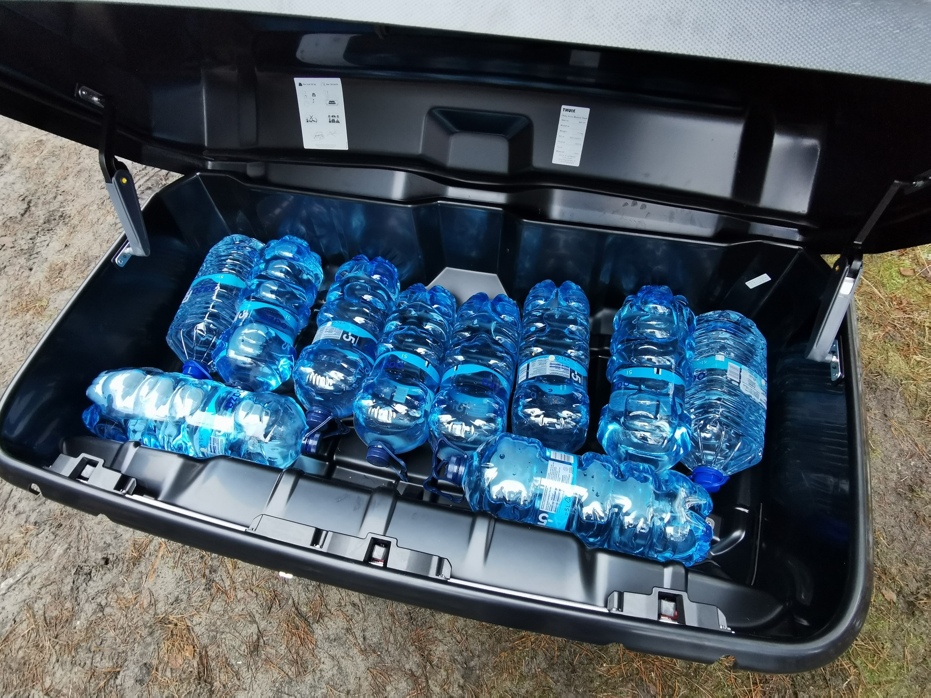 Bagażnik testowaliśmy, obciążając go butelkowaną wodą. W realnym użytkowaniu w takim bagażniku najlepiej wozić rzeczy choćby i duże, ale lżejsze