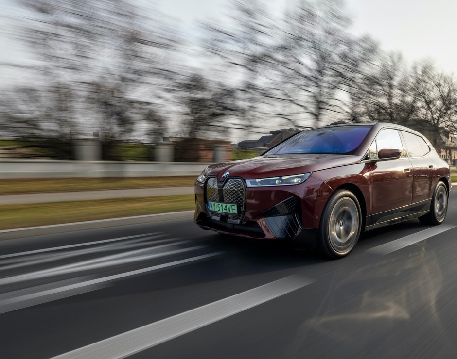 BMW iX
