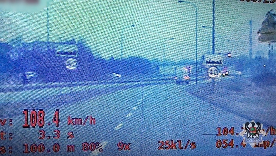 25-latek przekroczył prędkość o 68 km/h. Policja zabrała mu prawo jazdy