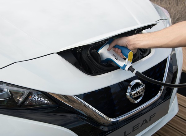 Europejscy kierowcy polubili samochody elektryczne. Jeżdżą nimi więcej, niż spalinowymi