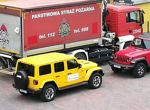 Flota samochodów FCA Poland wspiera walkę z COVID-19 w Polsce