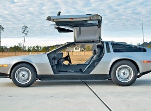 DeLorean powraca z przeszłości. Film z nowej fabryki