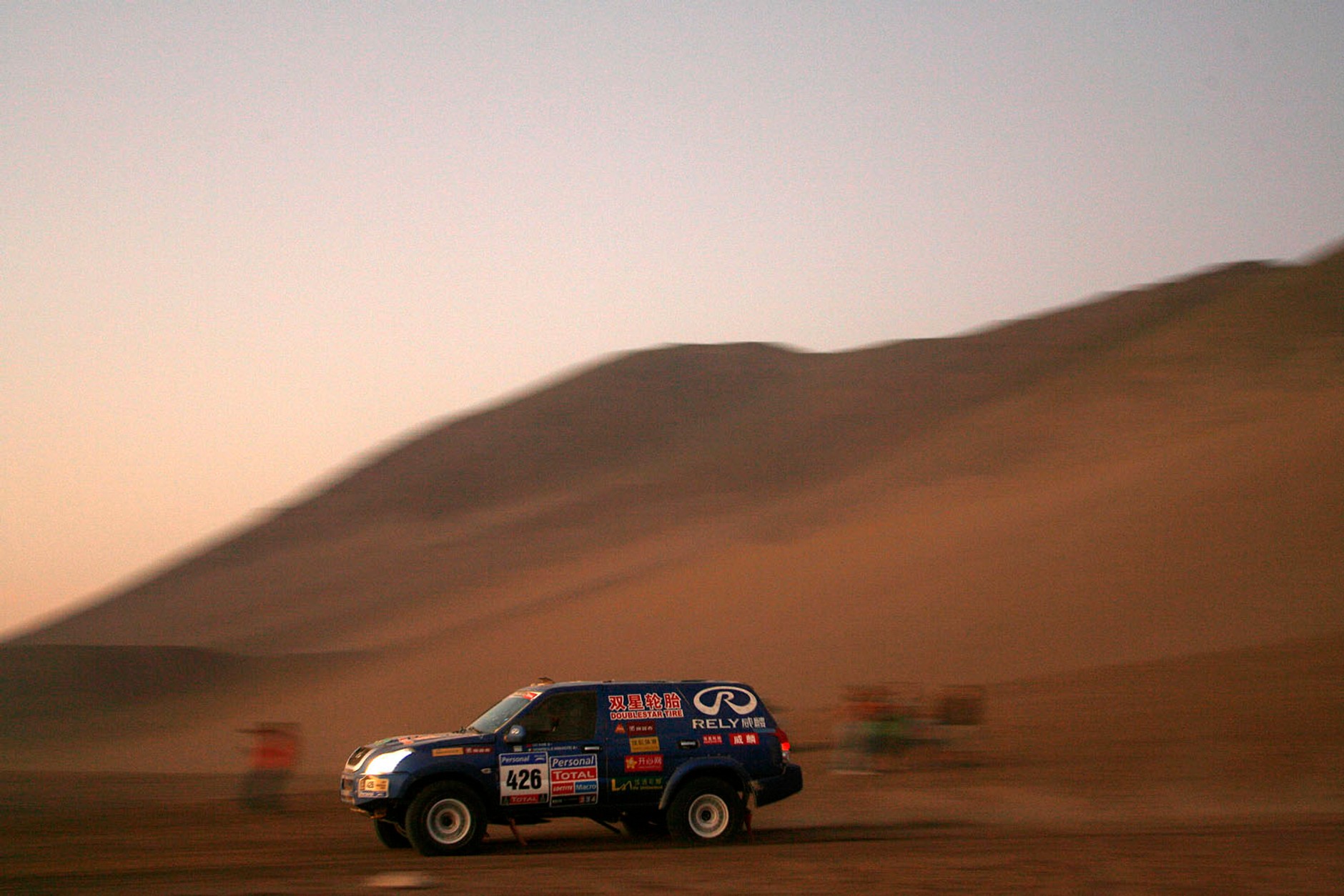 Rajd Dakar 2011: dobra postawa Polaków, Hołowczyc z otwartymi drzwiami (5.etap, wyniki, fot. Willy Weyens)