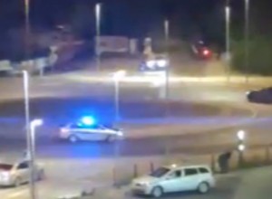 Poszukiwany driftował po rondzie. Sprawa zakończy się w sądzie [Nagranie]