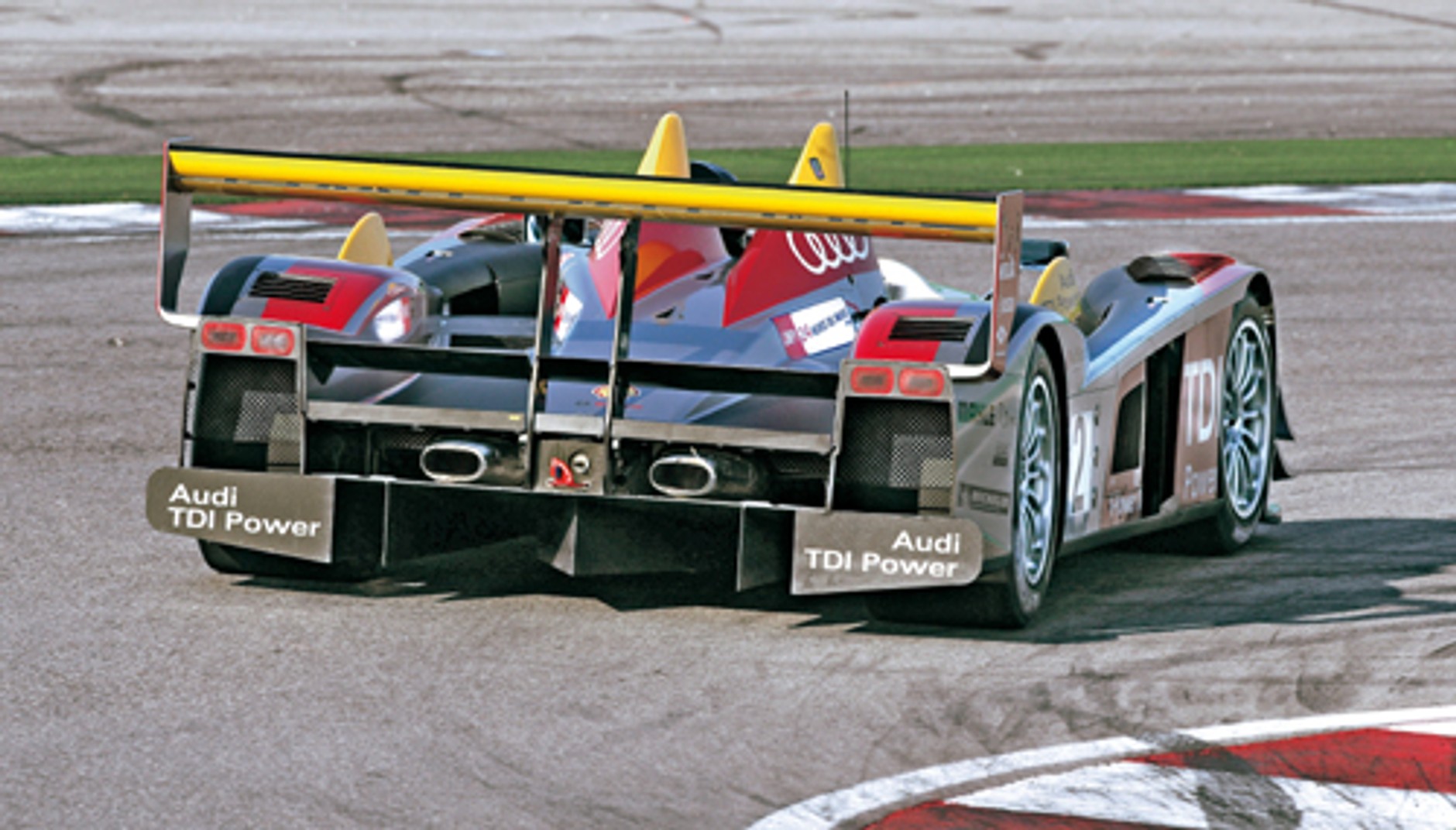 Zwycięskie wyścigówki Audi okiełznane przez dziennikarza