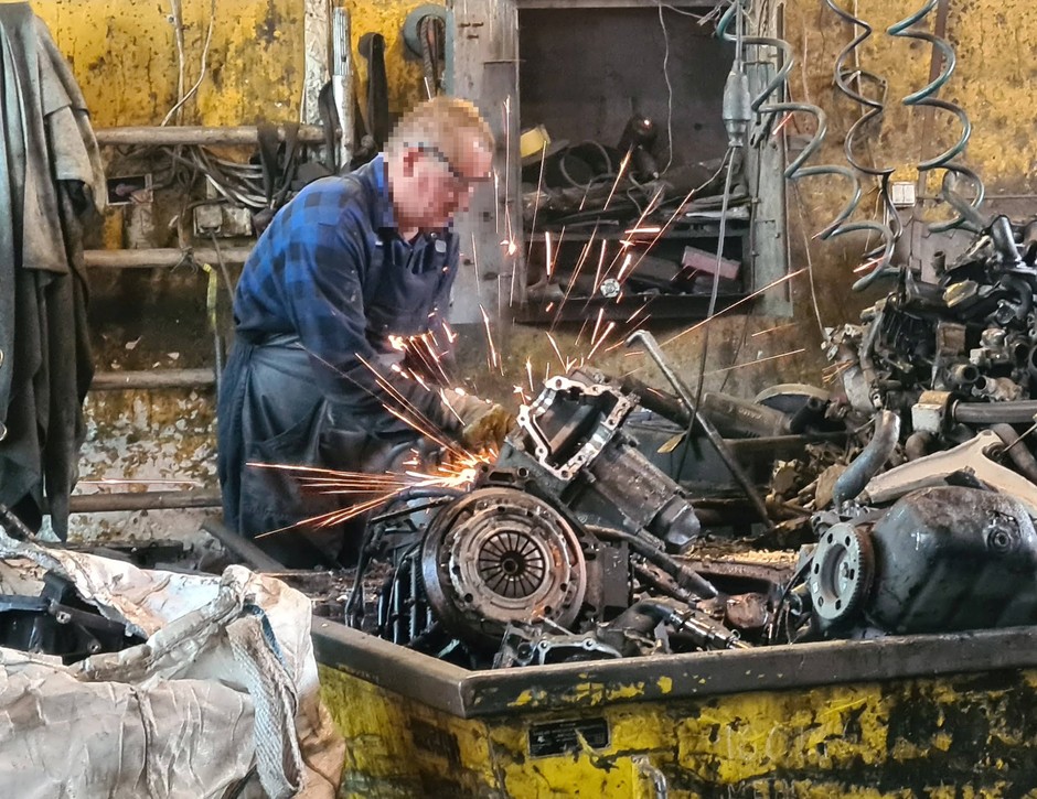 Auto złom w Siedlcach. Sprawdzamy jak samochody kończą swój motoryzacyjny żywot