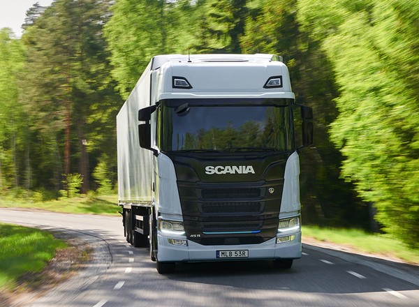 Elektryczna ciężarówka Scanii ma spory zasięg, ale potrzebuje ogromnej baterii