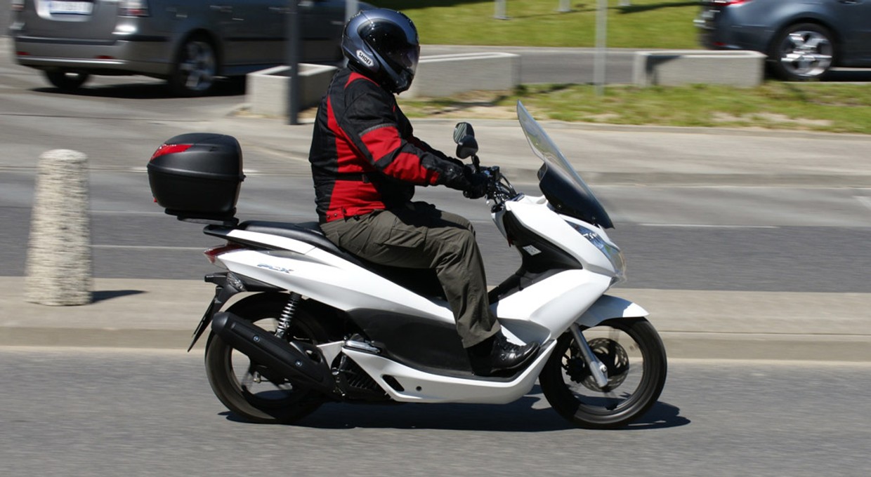 Z możliwości jazdy motocyklem 125 skorzystało już 300 tys. kierowców aut. Niemcy chcą tego zakazać