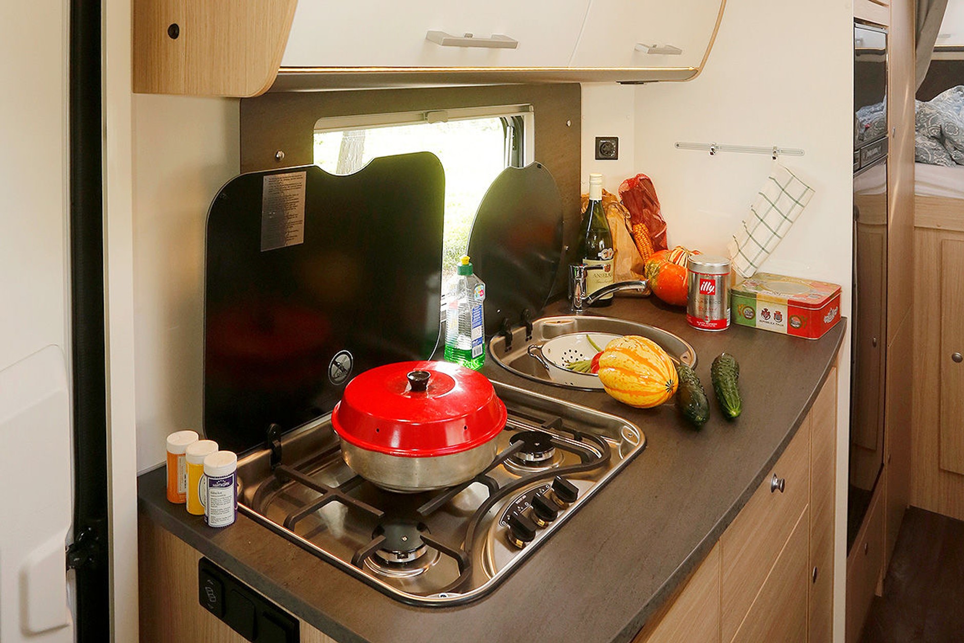 Porównanie czterech rodzajów kamperów (Sunlight A 70)