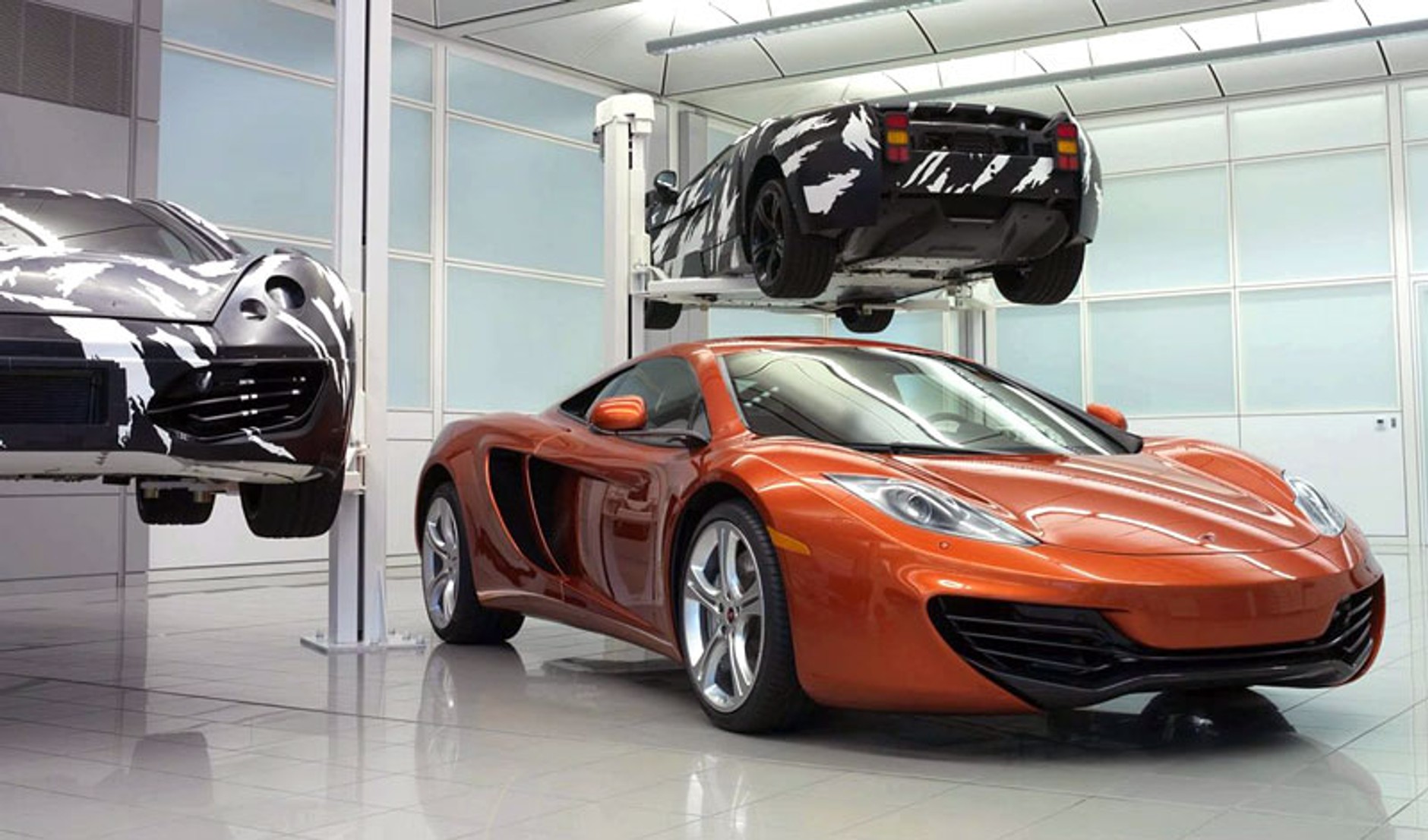 Mercedes SLS AMG i Mclaren MP4-12C