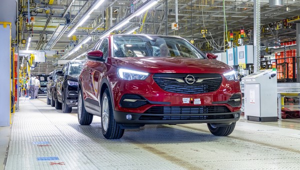 Opel wstrzymuje produkcję. Zakład w Niemczech zamknięty do końca roku