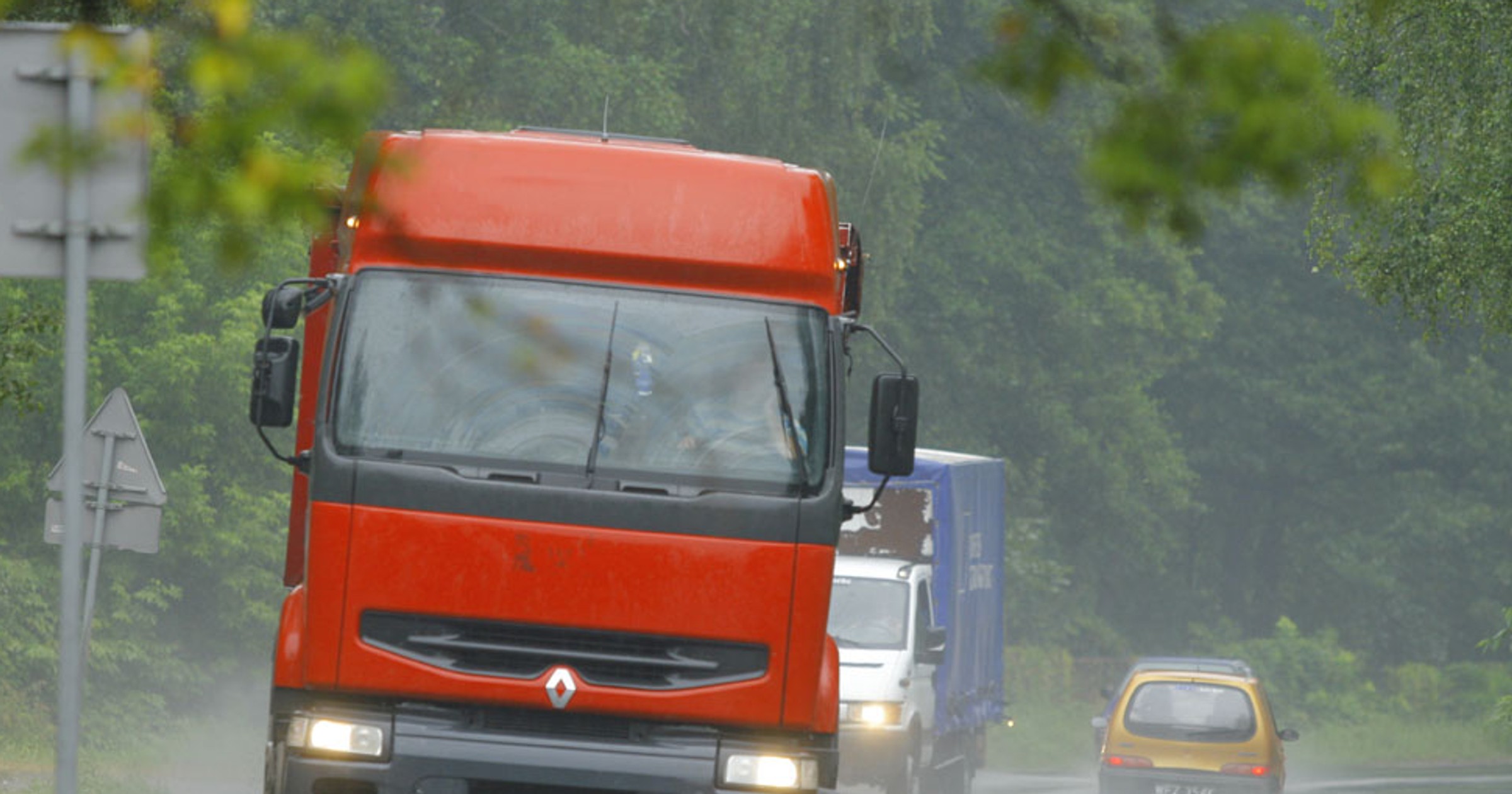 W pogoni za kasą - Zobacz,  dlaczego kierowcy ciężarowek łamią przepisy