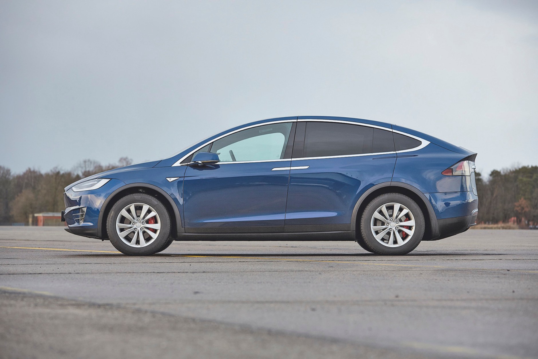 Wolty kontra oktany: Tesla Model X i Bentley Bentayga W12