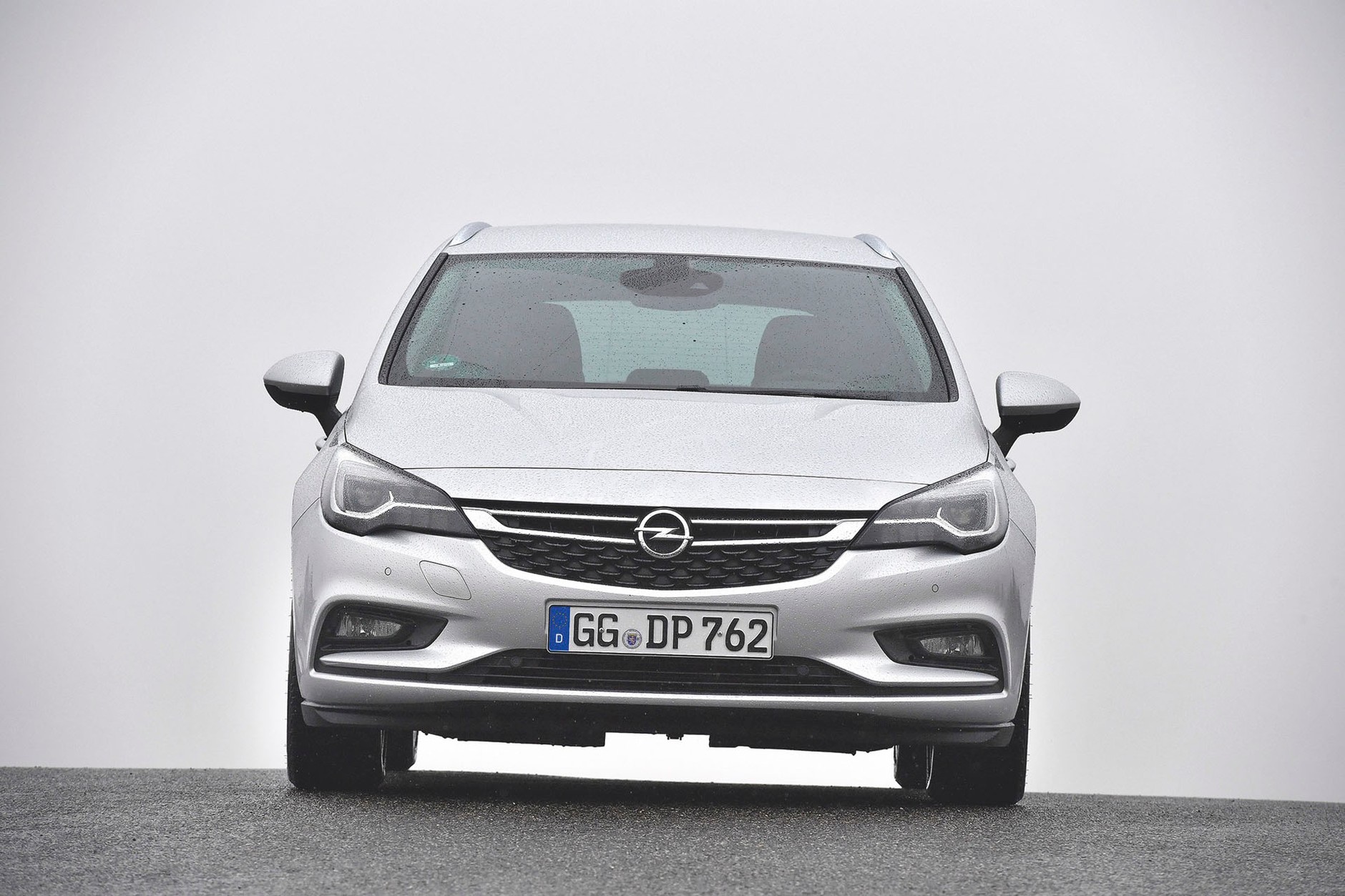 Opel Astra Sports Tourer - mniejsze kombi może być lepsze