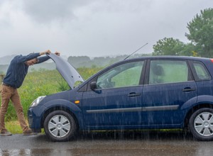 Znasz się na autach? Jeśli tak, to po tych objawach poznasz, co się zepsuło. Quiz nie tylko dla mechaników