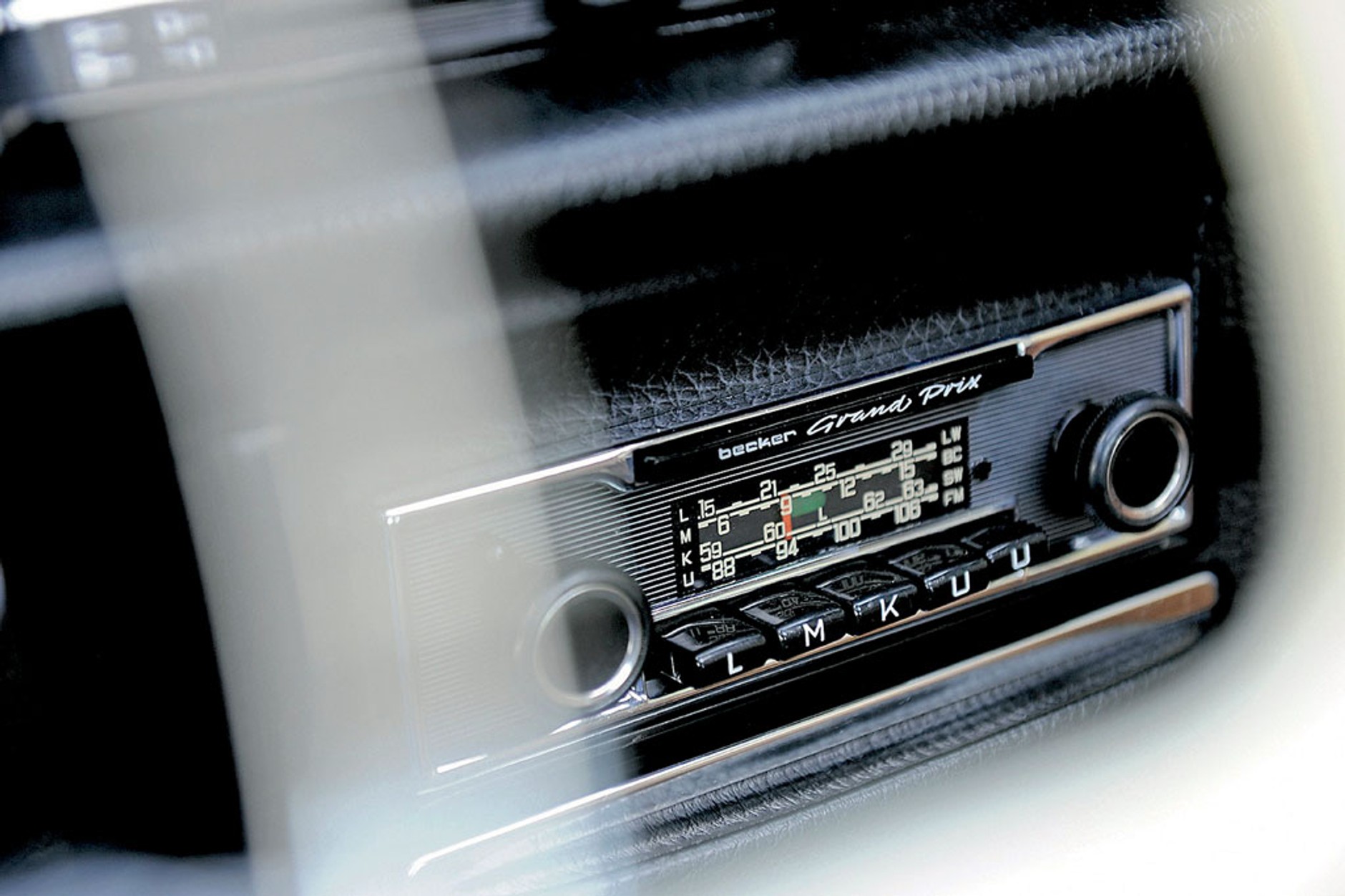 Mercedes 220D - stroma ściana