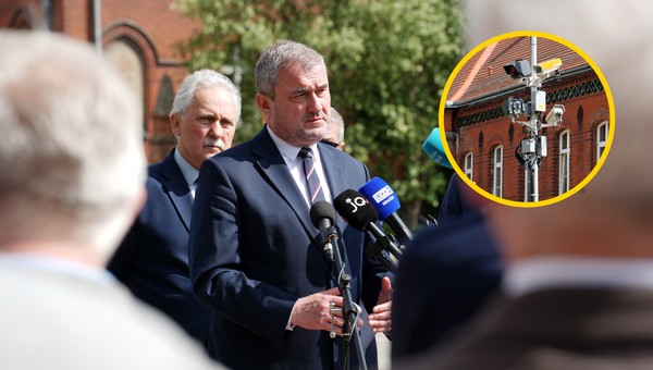 Nowy system  do kontroli przejazdu na czerwonym świetle w Malborku. Na otwarciu był wiceminister