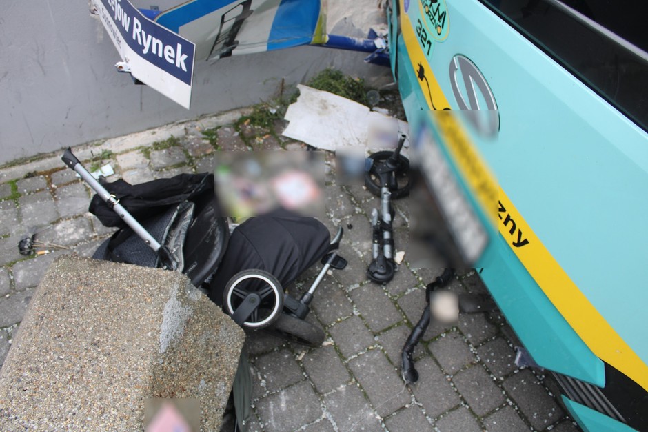 Matka czekała z dziećmi na przystanku w Sosnowcu. Wjechał w nich autobus